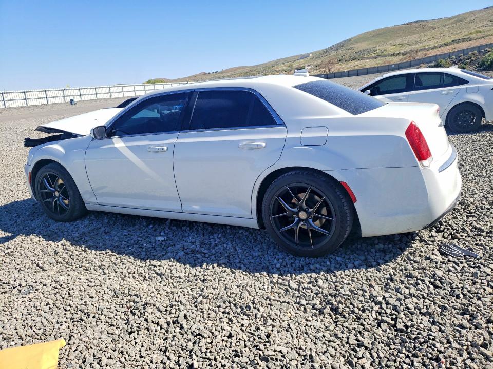 Photo 2 from auction – 2016 CHRYSLER 300 with VIN 2C3CCAAGXGH211870