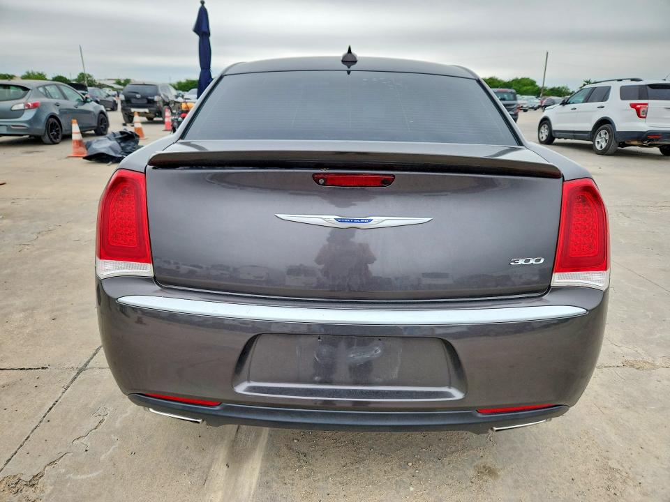 Photo 6 from auction – 2019 CHRYSLER 300 with VIN 2C3CCAAG0KH590547