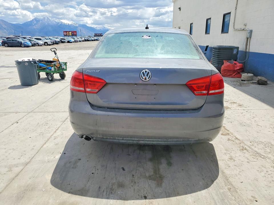 Photo 6 from auction – 2014 VOLKSWAGEN PASSAT with VIN 1VWAP7A31EC016597