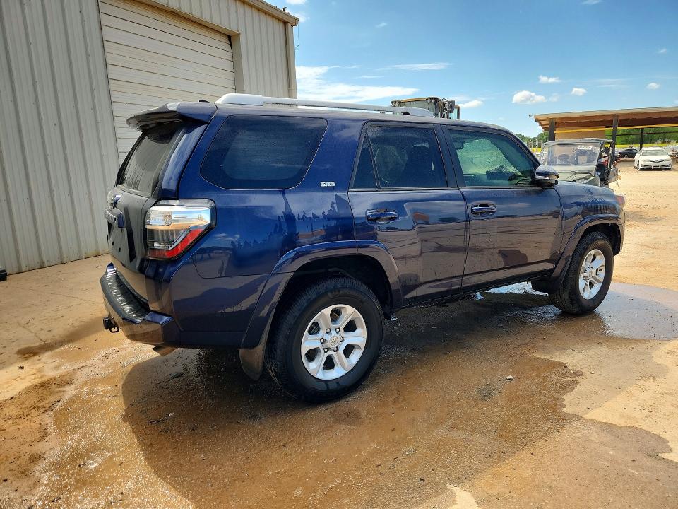 Photo 3 from auction – 2018 TOYOTA 4RUNNER with VIN JTEZU5JR6J5187251