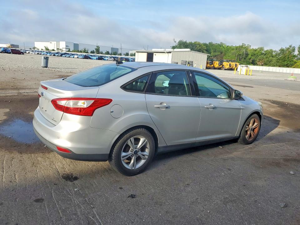Photo 3 from auction – 2014 FORD FOCUS with VIN 1FADP3F26EL345617