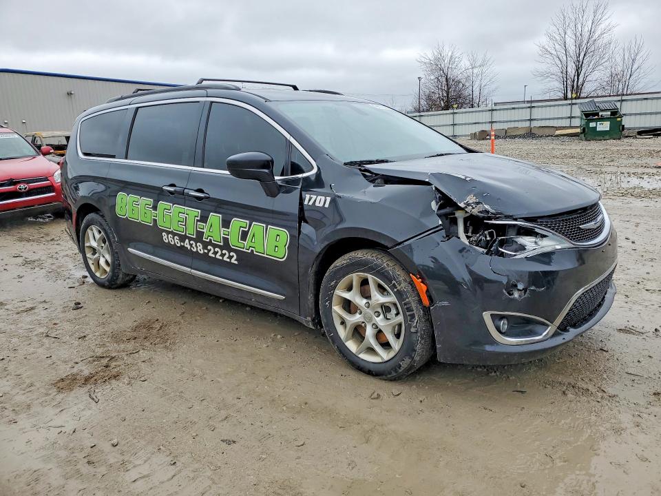 Photo 4 from auction – 2017 CHRYSLER PACIFICA with VIN 2C4RC1BGXHR579420