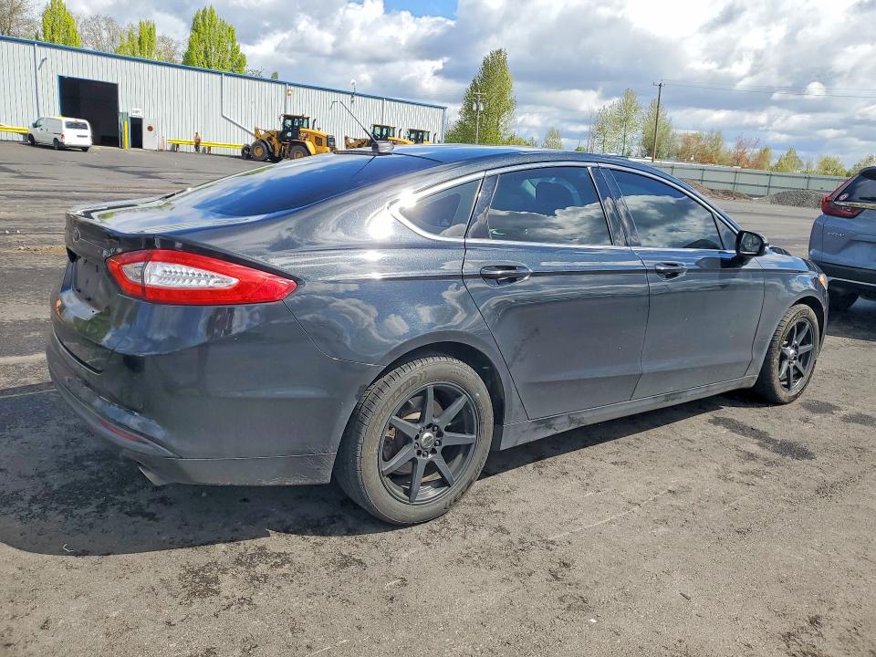 Photo 3 from auction – 2013 FORD FUSION with VIN 3FA6P0LUXDR380089