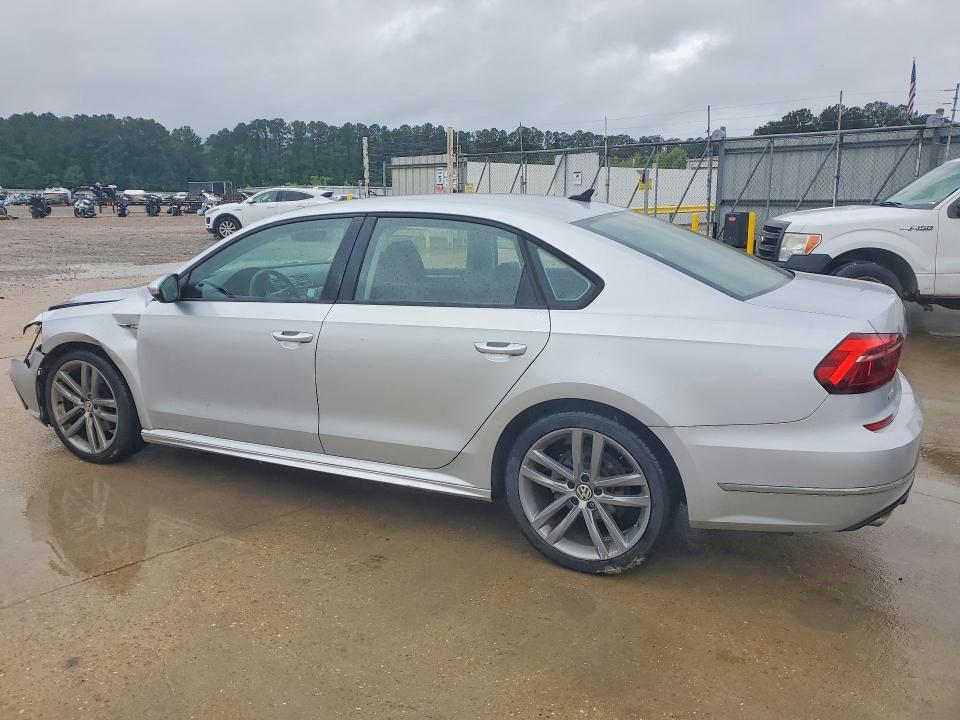 Снимка 2 от търг – 2018 VOLKSWAGEN PASSAT с VIN 1VWAA7A31JC051331