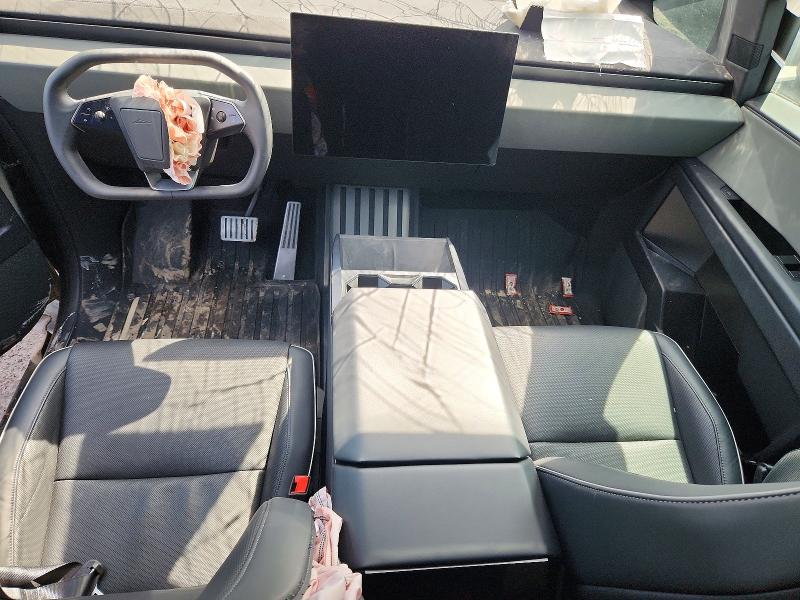 Photo 8 from auction – 2024 TESLA CYBERTRUCK with VIN 7G2CEHEE7RA046855