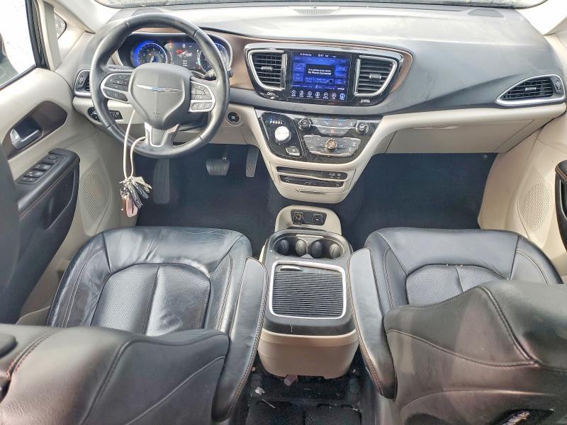 Photo 8 from auction – 2017 CHRYSLER PACIFICA with VIN 2C4RC1EG5HR507701