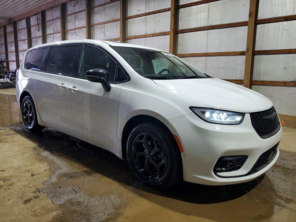 Photo 4 from auction – 2023 CHRYSLER PACIFICA with VIN 2C4RC1S74PR542653