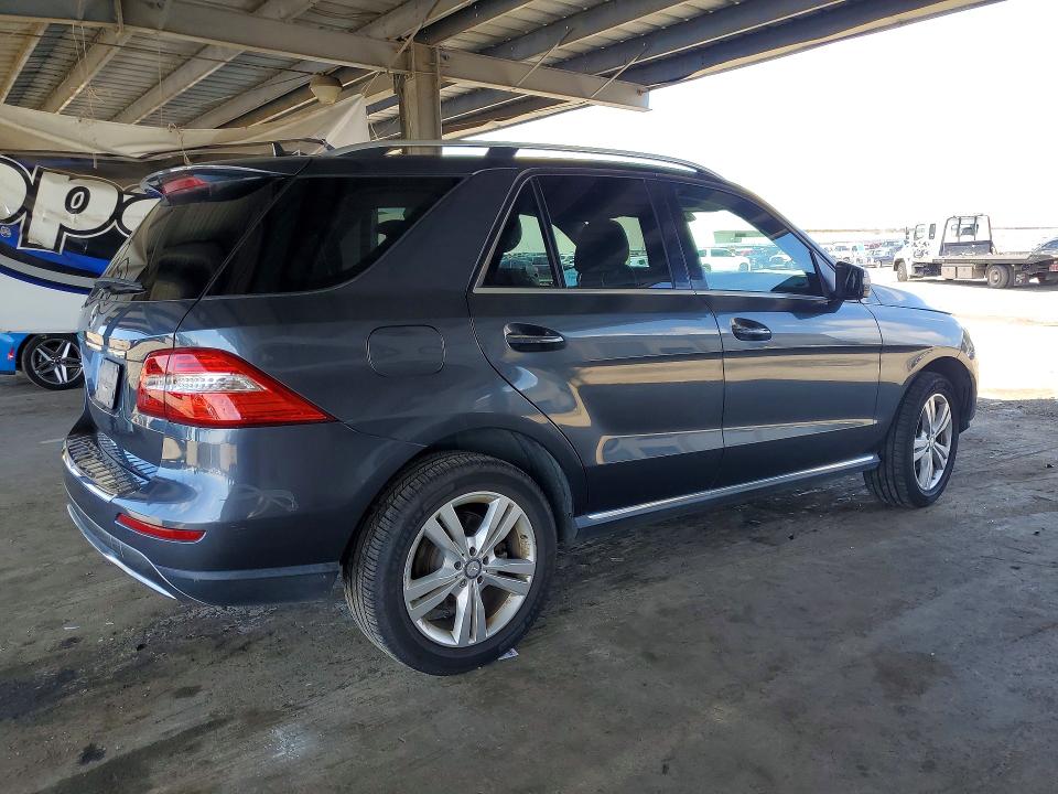 Photo 3 from auction – 2015 MERCEDES-BENZ ML with VIN 4JGDA5JBXFA583784
