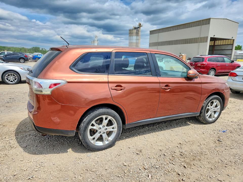 Photo 3 from auction – 2014 MITSUBISHI OUTLANDER with VIN JA4AZ3A30EZ019794