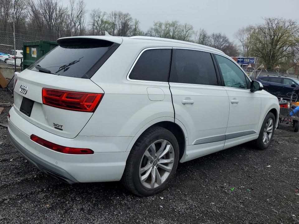 Photo 3 from auction – 2017 AUDI Q7 with VIN WA1LAAF7XHD018525
