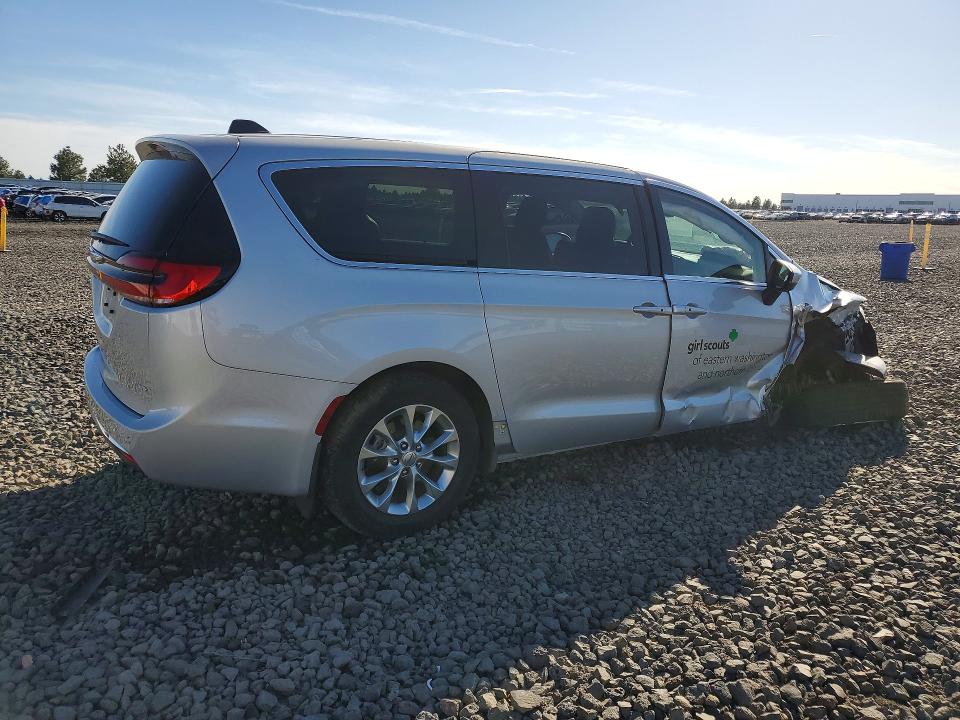 Снимка 3 от търг – 2023 CHRYSLER PACIFICA с VIN 2C4RC3BG8PR593472