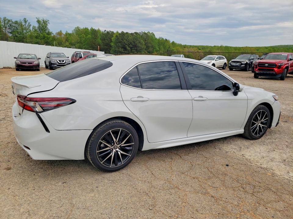Photo 3 from auction – 2024 TOYOTA CAMRY with VIN 4T1G11AK2RU237253