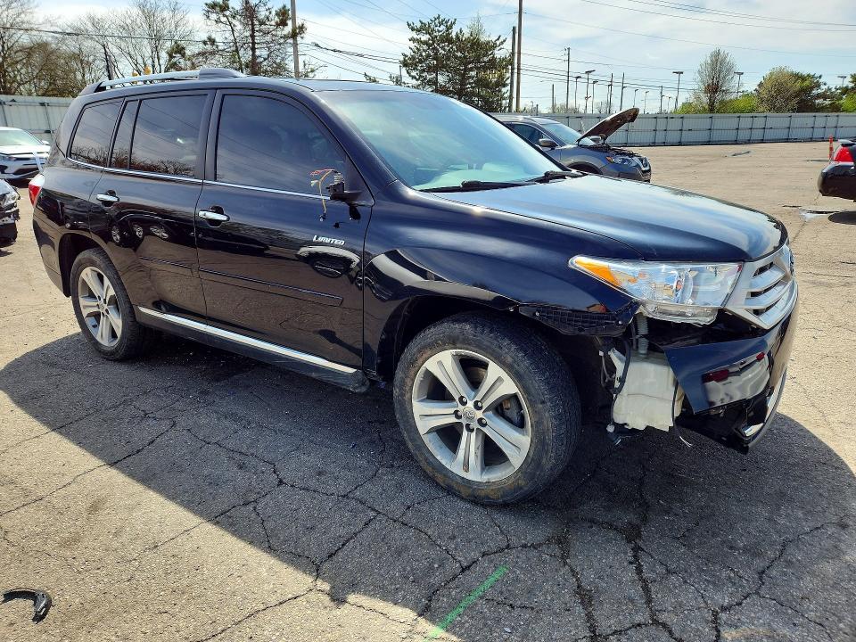 Photo 4 from auction – 2013 TOYOTA HIGHLANDER with VIN 5TDDK3EH8DS185025