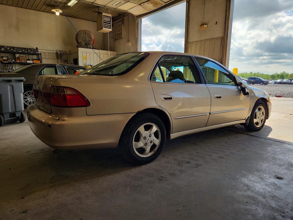 Photo 3 from auction – 2000 HONDA ACCORD with VIN 1HGCG6586YA099781
