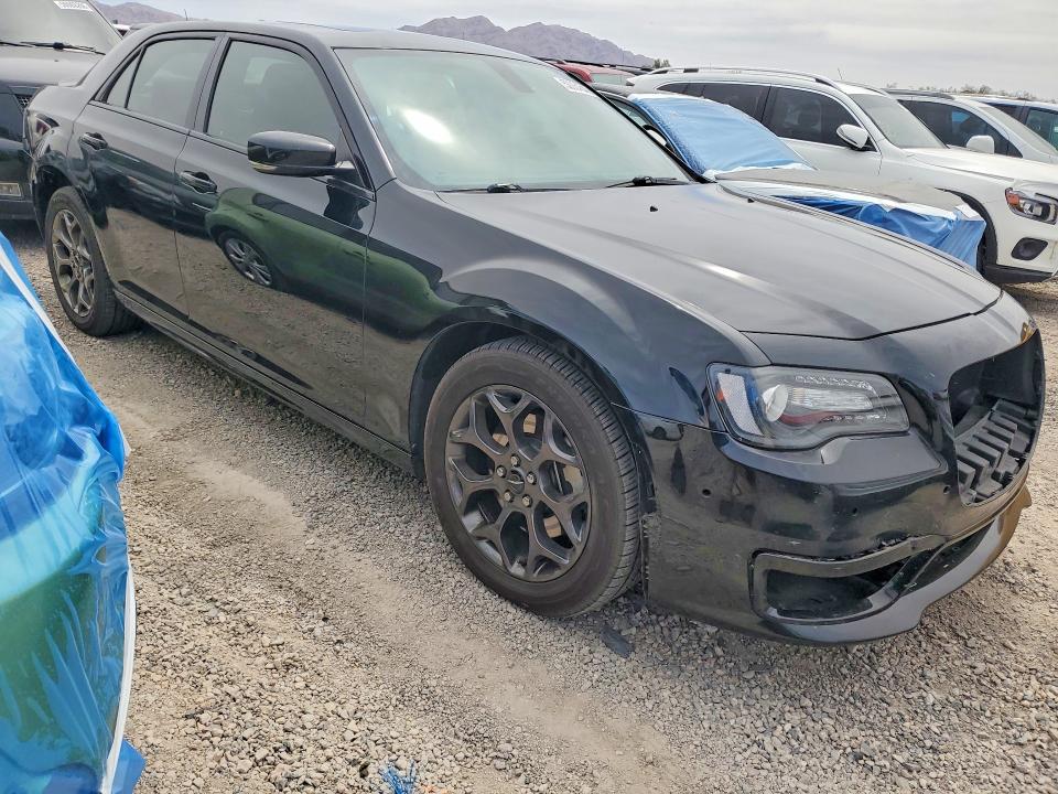 Photo 4 from auction – 2017 CHRYSLER 300 with VIN 2C3CCAGGXHH648082