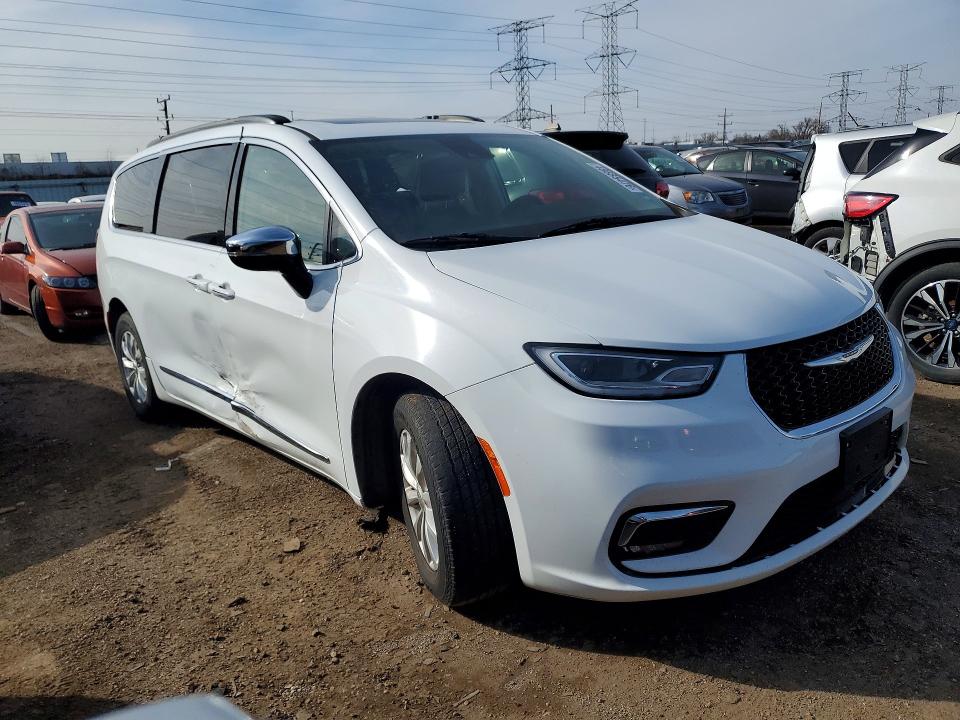 Photo 4 from auction – 2023 CHRYSLER PACIFICA with VIN 2C4RC1GG5PR620026