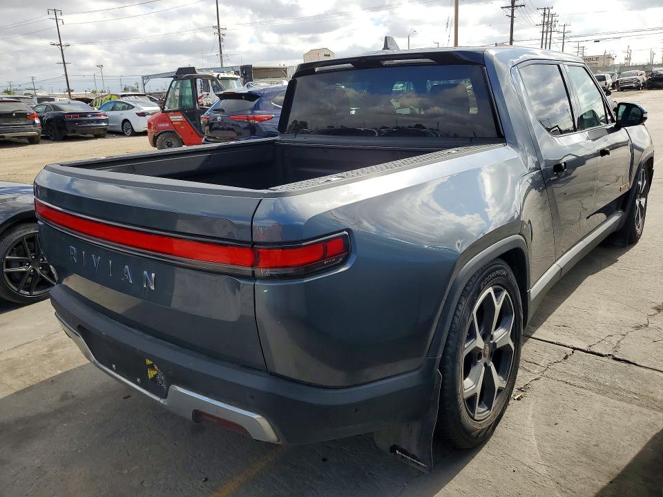 Photo 3 from auction – 2022 RIVIAN R1T with VIN 7FCTGAAA4NN007706