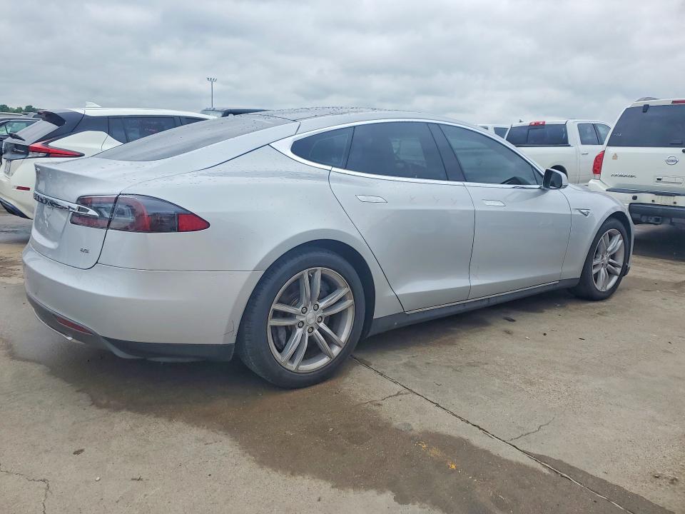 Photo 3 from auction – 2013 TESLA MODEL S with VIN 5YJSA1CN5DFP15737