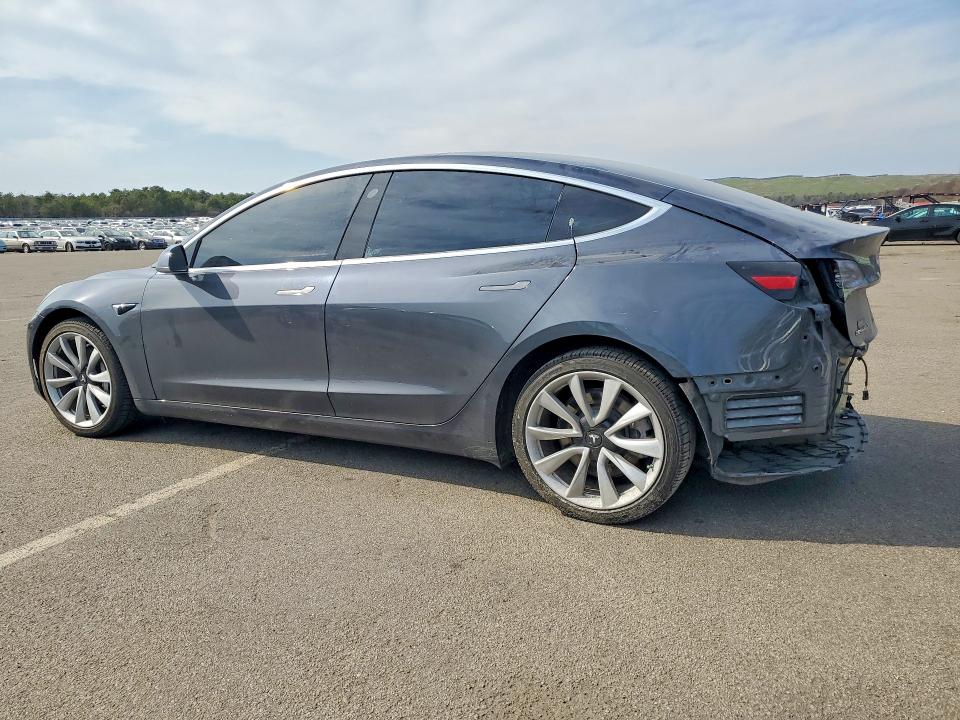 صورة رقم 2 من المزاد - 2018 TESLA MODEL 3 مع VIN 5YJ3E1EA6JF052743