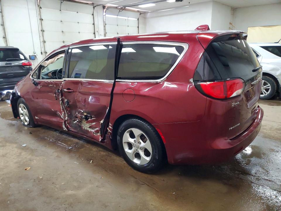 Photo 2 from auction – 2017 CHRYSLER PACIFICA with VIN 2C4RC1CG0HR522707
