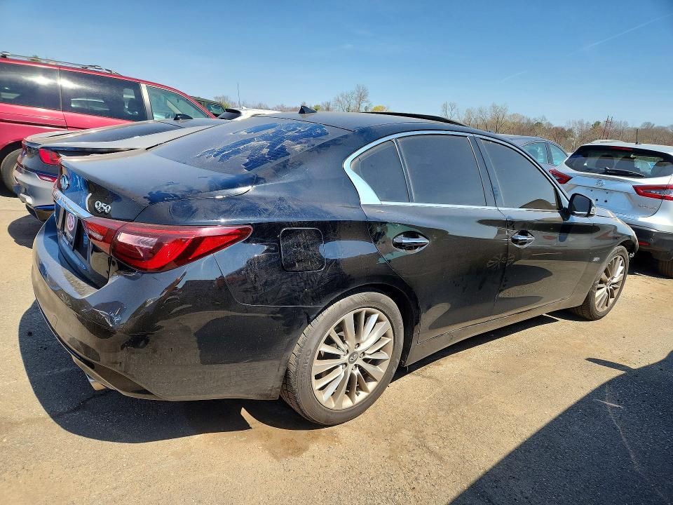 Photo 3 from auction – 2018 INFINITI Q50 with VIN JN1EV7AR3JM440577