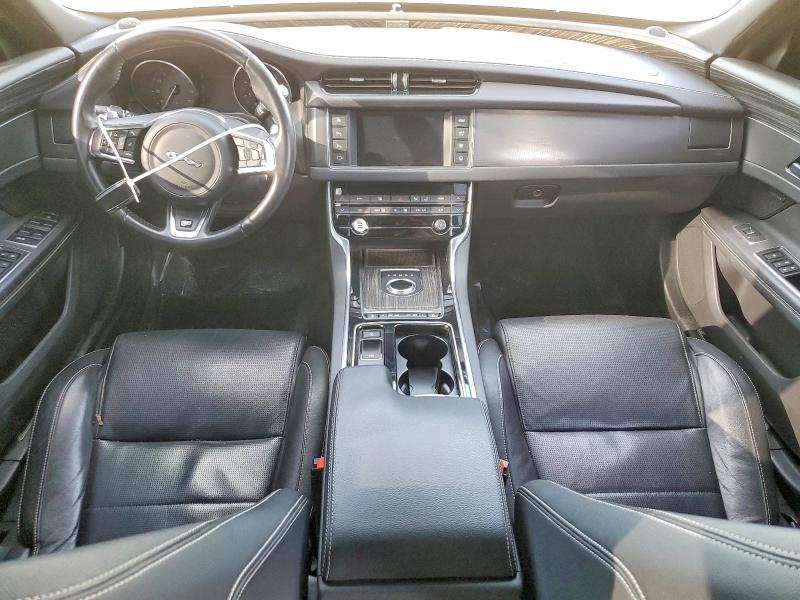 Photo 8 from auction – 2018 JAGUAR XF with VIN SAJBM4FV8JCY66540