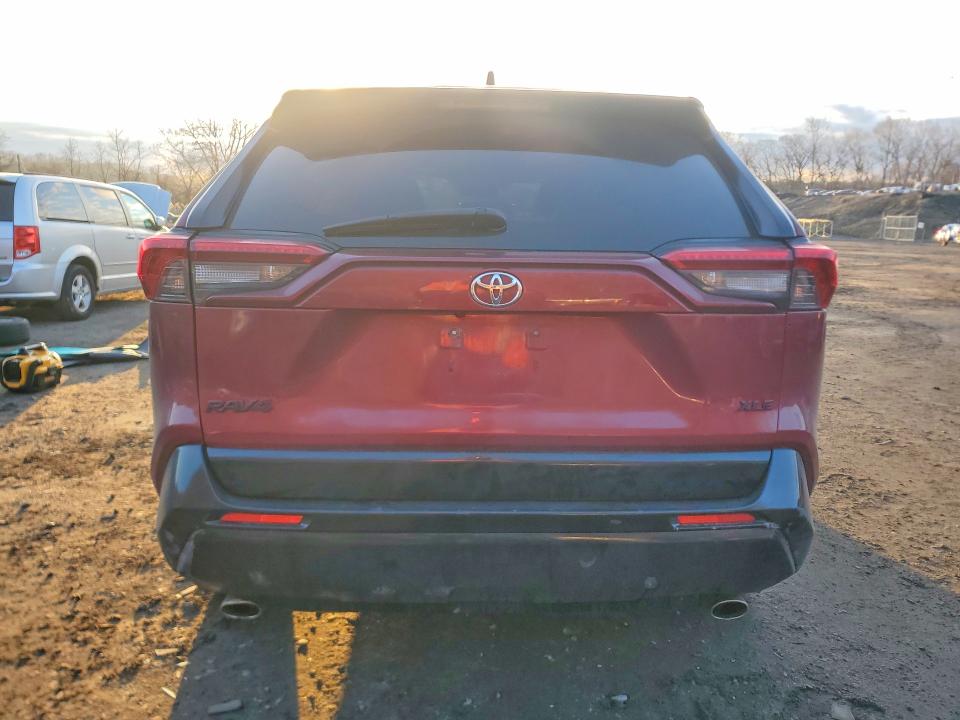 Photo 6 from auction – 2022 TOYOTA RAV4 with VIN JTMA1RFV2ND085156