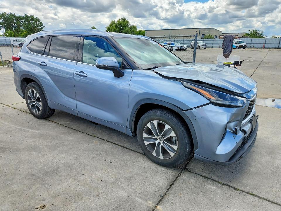 Photo 4 from auction – 2021 TOYOTA HIGHLANDER with VIN 5TDHZRAH9MS043272