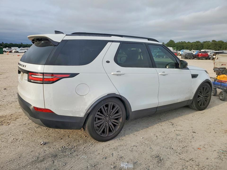 Photo 3 from auction – 2017 LAND ROVER DISCOVERY with VIN SALRRBBVXHA045771