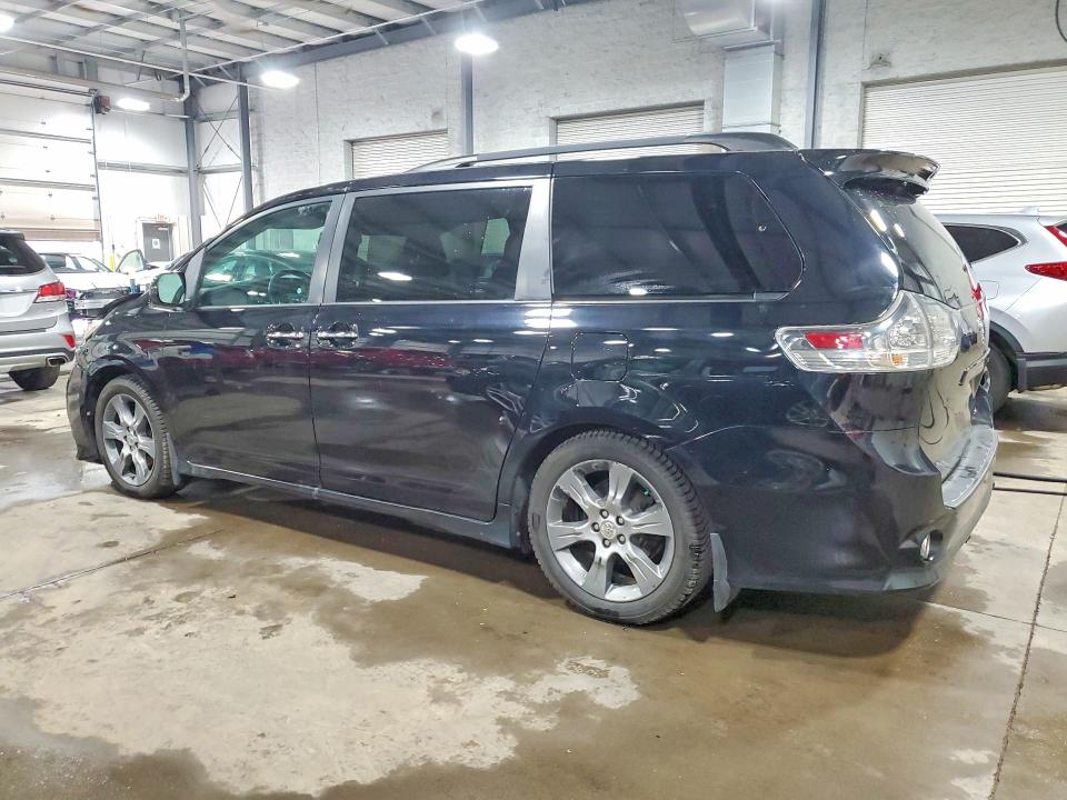 Photo 2 from auction – 2015 TOYOTA SIENNA with VIN 5TDXK3DC9FS553105