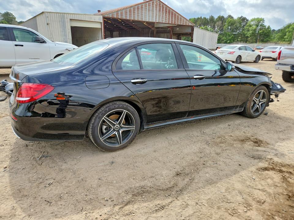Photo 3 from auction – 2018 MERCEDES-BENZ E with VIN WDDZF4JB1JA339302
