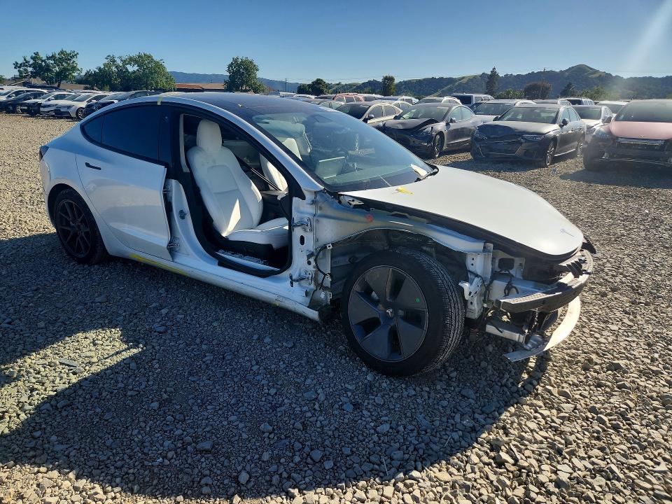 Zdjęcie 4 z aukcji – 2022 TESLA MODEL 3 z VIN 5YJ3E1EB6NF178051