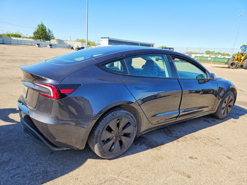 Снимка 3 от търг – 2026 TESLA MODEL 3 с VIN 5YJ3E1EA4TF117544
