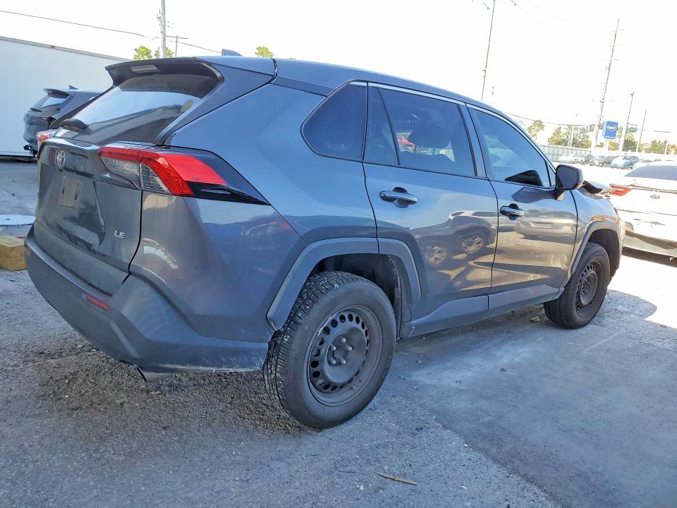 Photo 3 from auction – 2022 TOYOTA RAV4 with VIN 2T3H1RFV5NW221541
