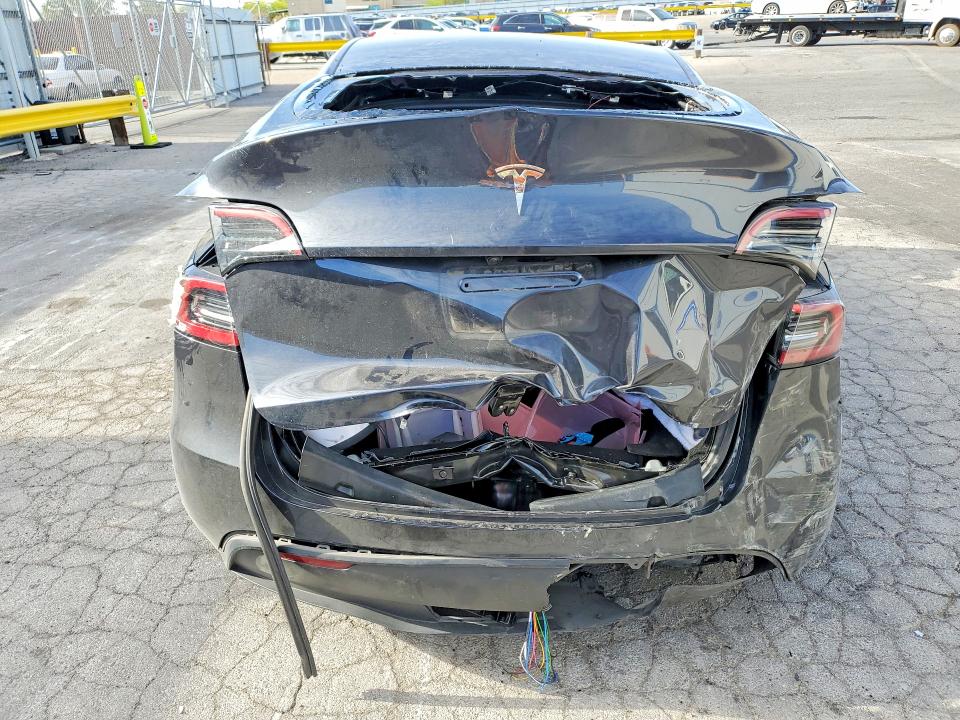 Photo 6 from auction – 2025 TESLA MODEL Y with VIN 7SAYGDED1SF253109