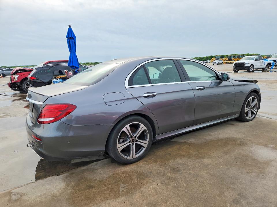 Photo 3 from auction – 2018 MERCEDES-BENZ E with VIN WDDZF4JB0JA378592