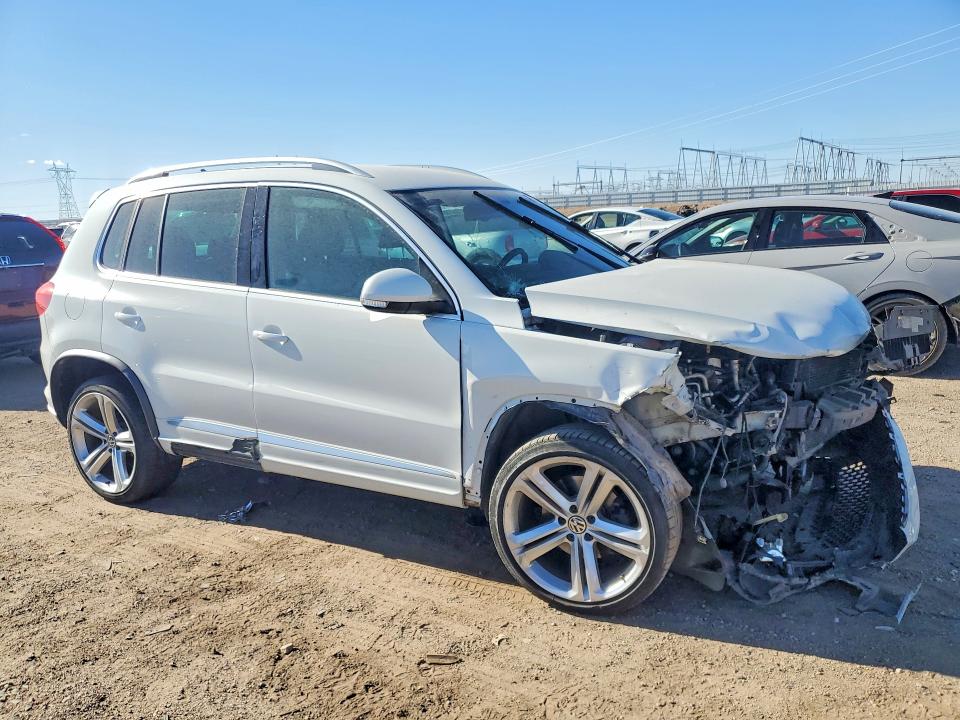 Photo 4 from auction – 2016 VOLKSWAGEN TIGUAN with VIN WVGAV7AX4GW074342