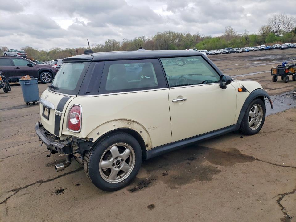 Photo 3 from auction – 2011 MINI COOPER with VIN WMWSU3C50BT096555