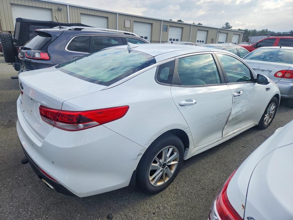 Photo 3 from auction – 2017 KIA OPTIMA with VIN 5XXGT4L39HG168510