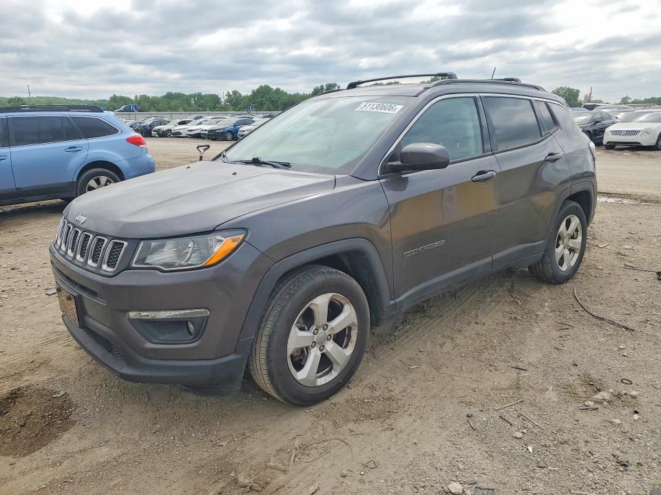 JEEP COMPASS 2019 with VIN 3C4NJCBB8KT652261 - Photo from auction