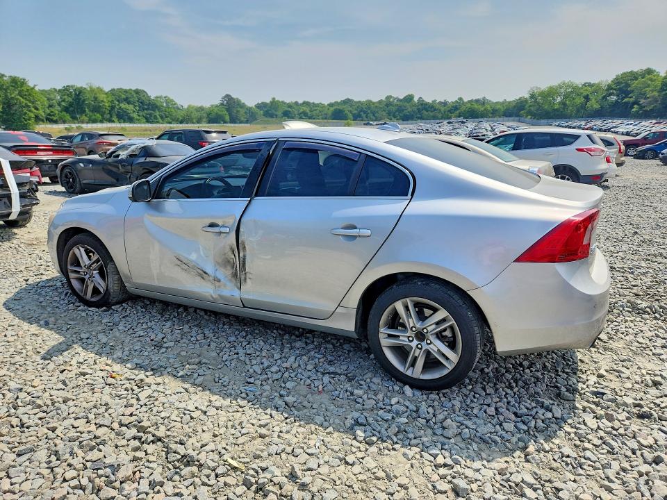 صورة رقم 2 من المزاد - 2015 VOLVO S60 مع VIN YV140MFKXF1347155