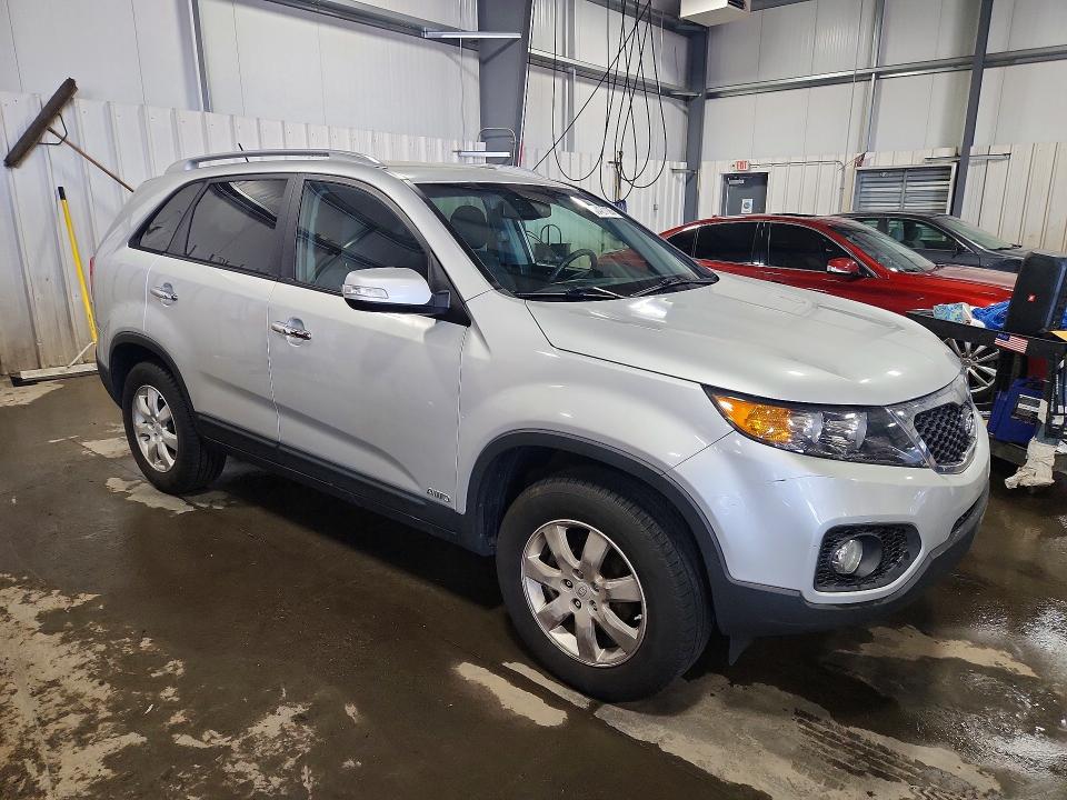 Photo 4 from auction – 2011 KIA SORENTO with VIN 5XYKTDA12BG096984