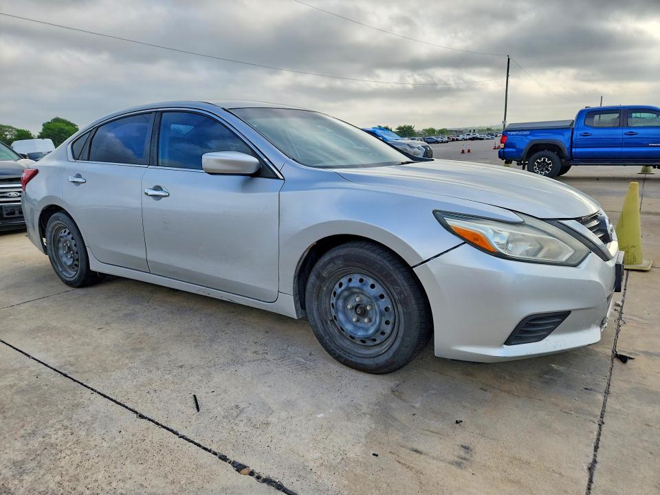 Photo 4 from auction – 2017 NISSAN ALTIMA with VIN 1N4AL3AP4HN319205