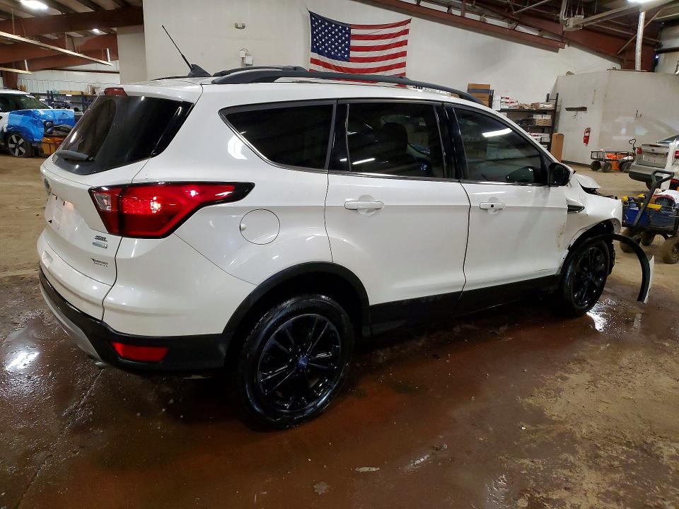 Photo 3 from auction – 2019 FORD ESCAPE with VIN 1FMCU0HD1KUB63210