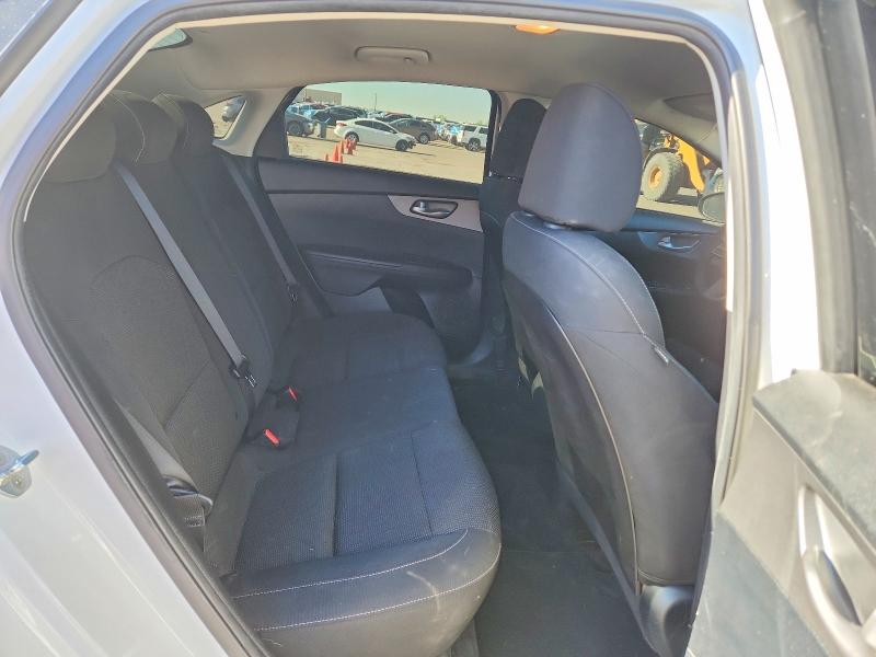 Photo 10 from auction – 2019 KIA FORTE with VIN 3KPF24AD3KE058577