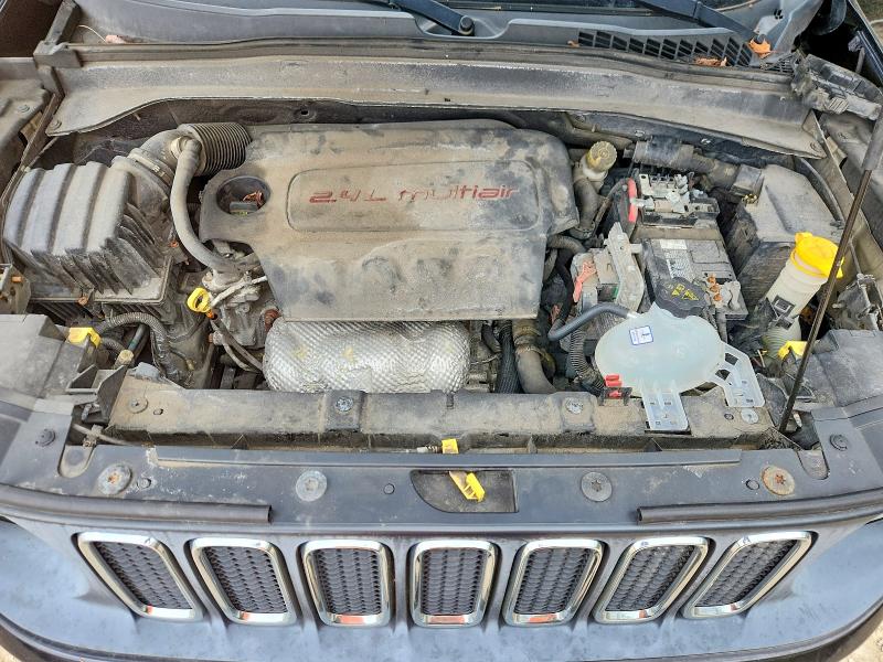 Photo 12 from auction – 2015 JEEP RENEGADE with VIN ZACCJBBT2FPB97754