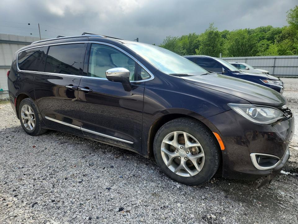 Photo 4 from auction – 2017 CHRYSLER PACIFICA with VIN 2C4RC1GG7HR747894