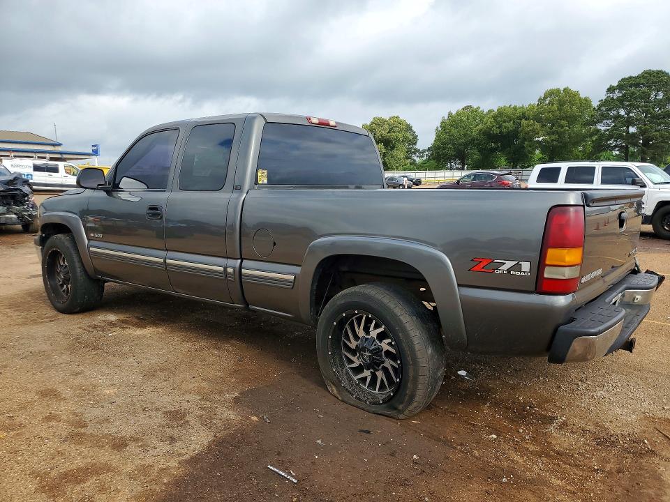 Photo 2 from auction – 2000 CHEVROLET SILVERADO with VIN 1GCEC19TXYZ251034
