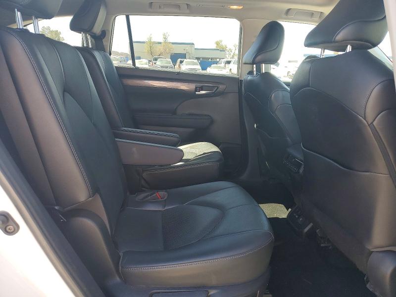 Photo 11 from auction – 2022 TOYOTA HIGHLANDER with VIN 5TDYZRAH2NS100834