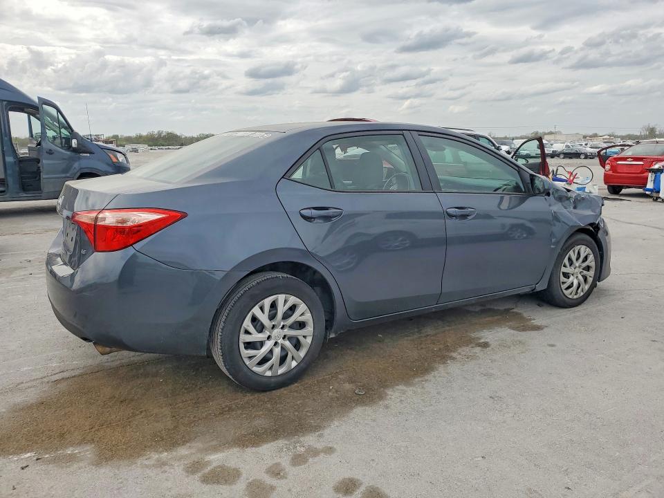 Photo 3 from auction – 2018 TOYOTA COROLLA with VIN 5YFBURHEXJP745640
